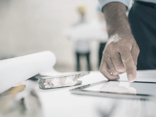 Using a tablet | Atradius 