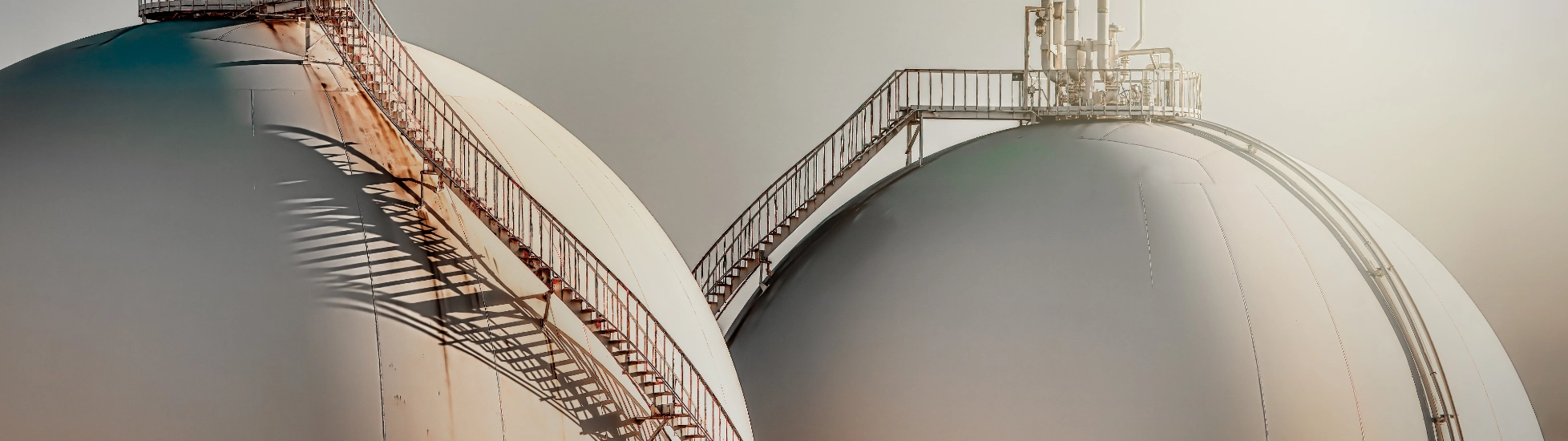 Two gas storage chambers